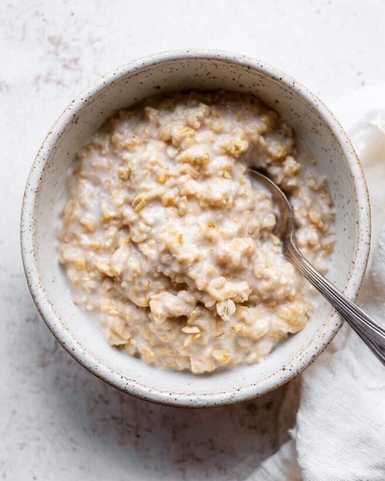 Creamy Peanut Butter Chocolate Chip Oatmeal with Fresh Fruits Recipe