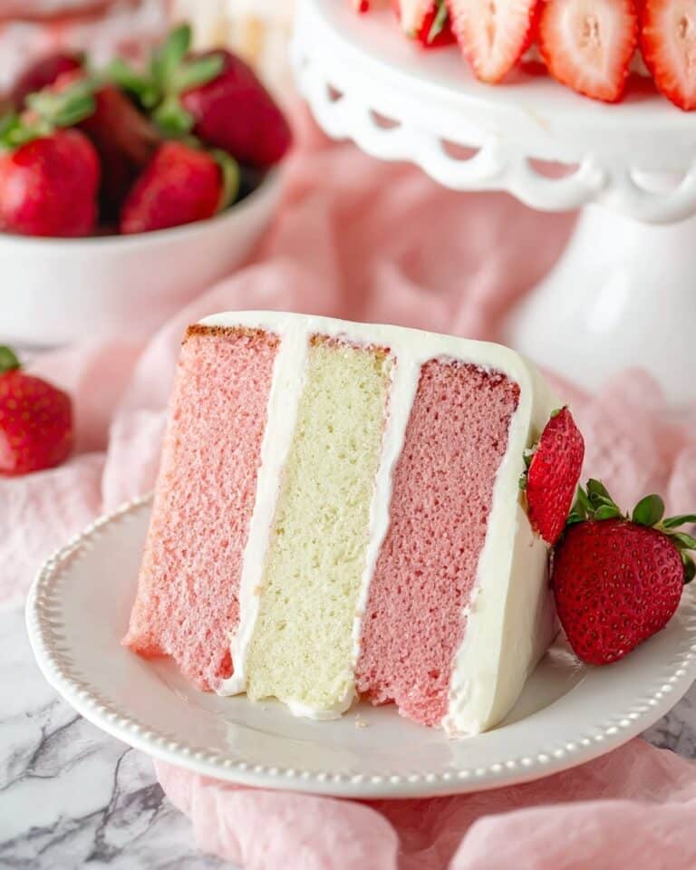 Strawberries and Cream Cheesecake Cake Recipe